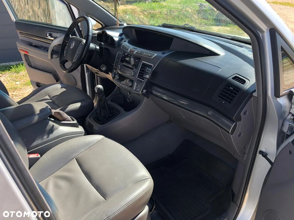 SsangYong/KGM Rodius 200 e-XDi Sapphire - 13