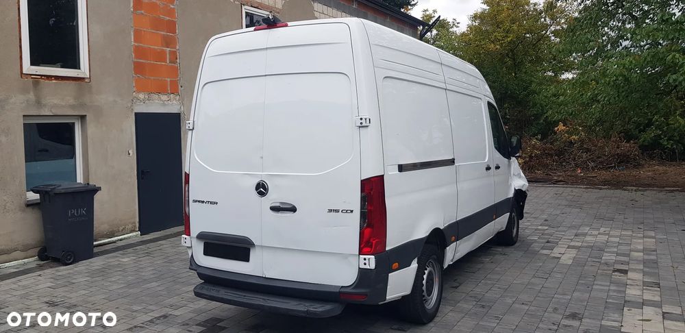 Mercedes-Benz Sprinter - 10