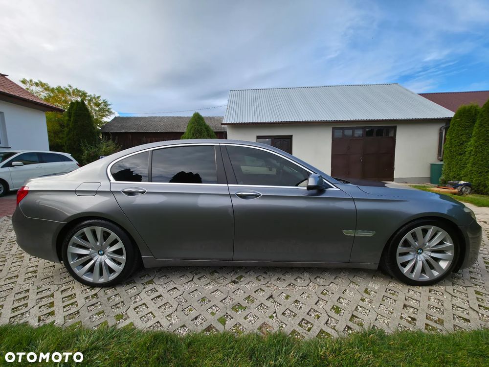 BMW Seria 7 740i - 12