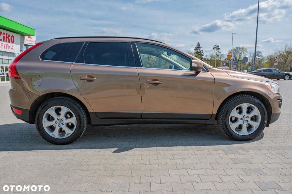 Volvo XC 60 D4 AWD Momentum - 10