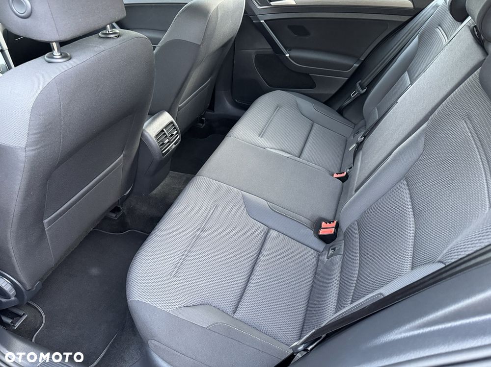 Volkswagen Golf - 16