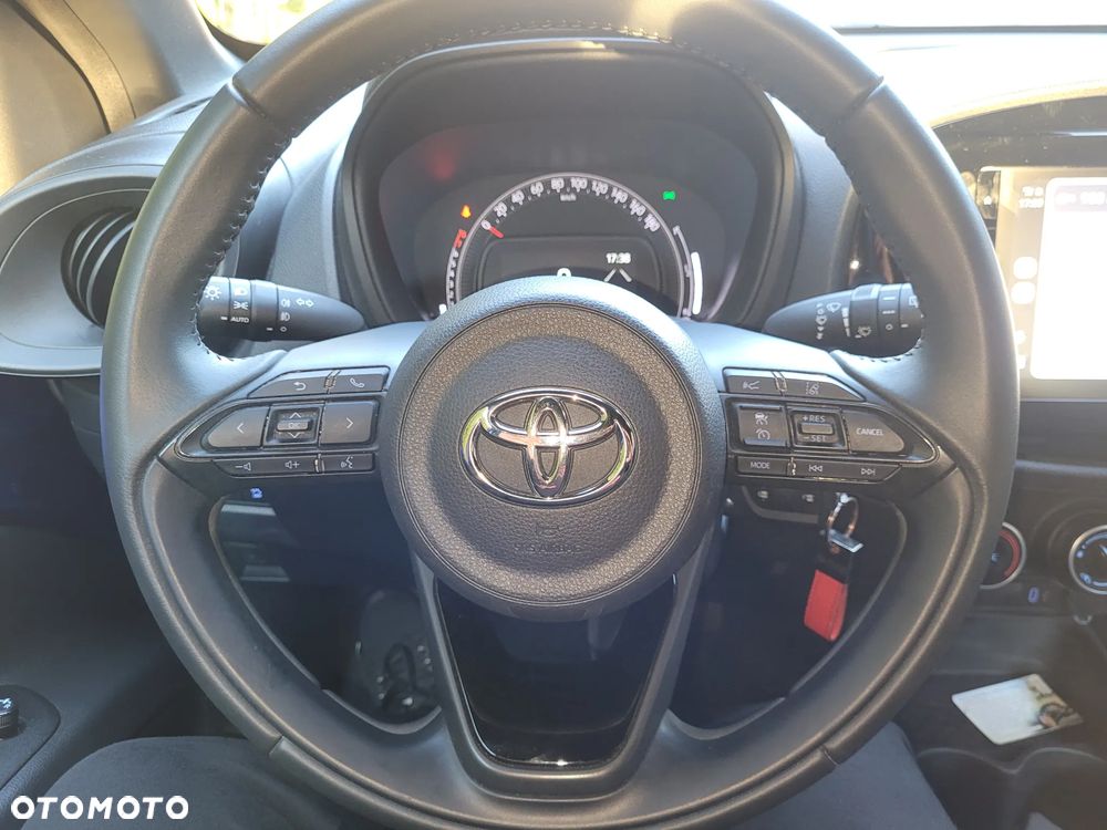 Toyota Aygo x.shift x-play connect - 17