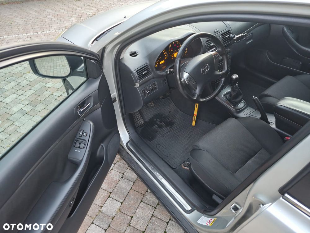 Toyota Avensis 2.0 D-4D Luna - 13