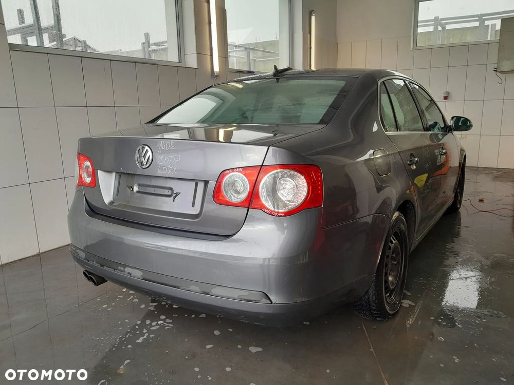 VW JETTA BELKA TYLNEGO ZAWIESZENIA KOMPLETNA - 1