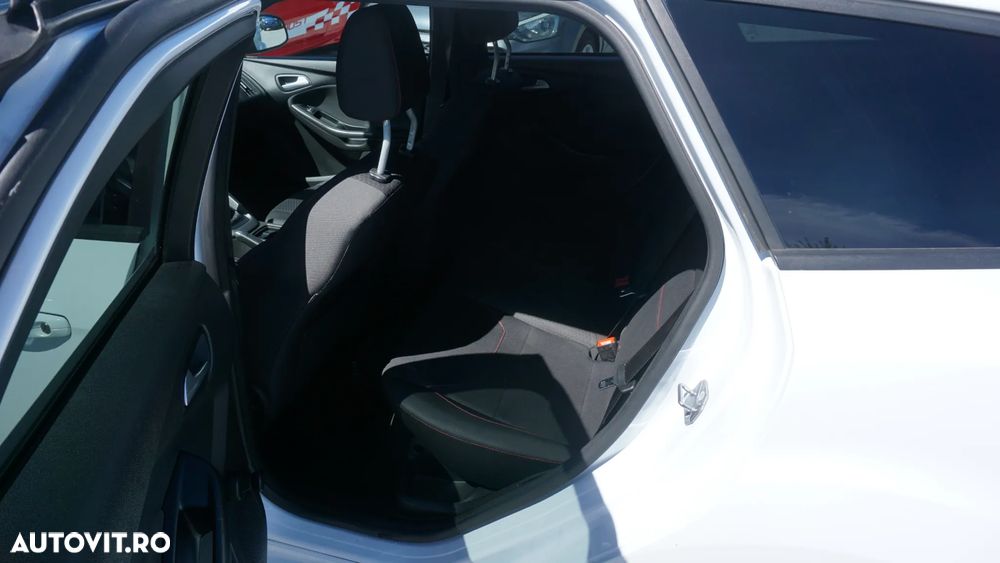 Ford Focus 1.0 EcoBoost Start-Stopp-System ST-LINE DESIGN - 9