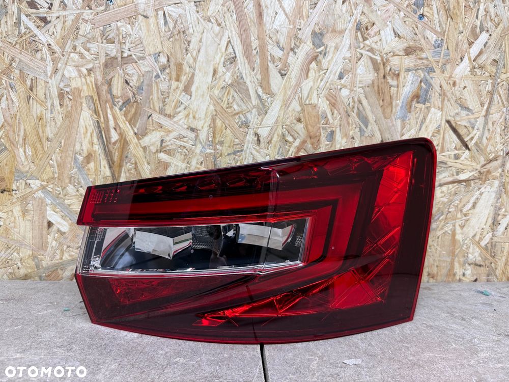 LAMPA TYŁ PRAWA LED SKODA SUPERB III 3V9945208 - 9