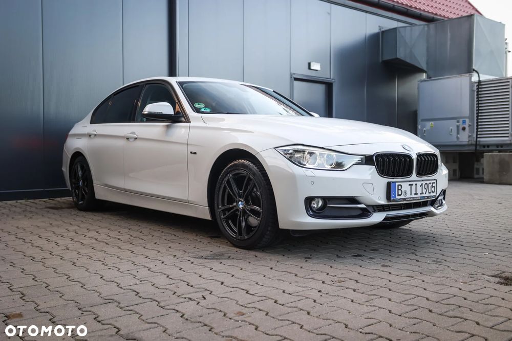 BMW Seria 3 320d Sport Line - 12
