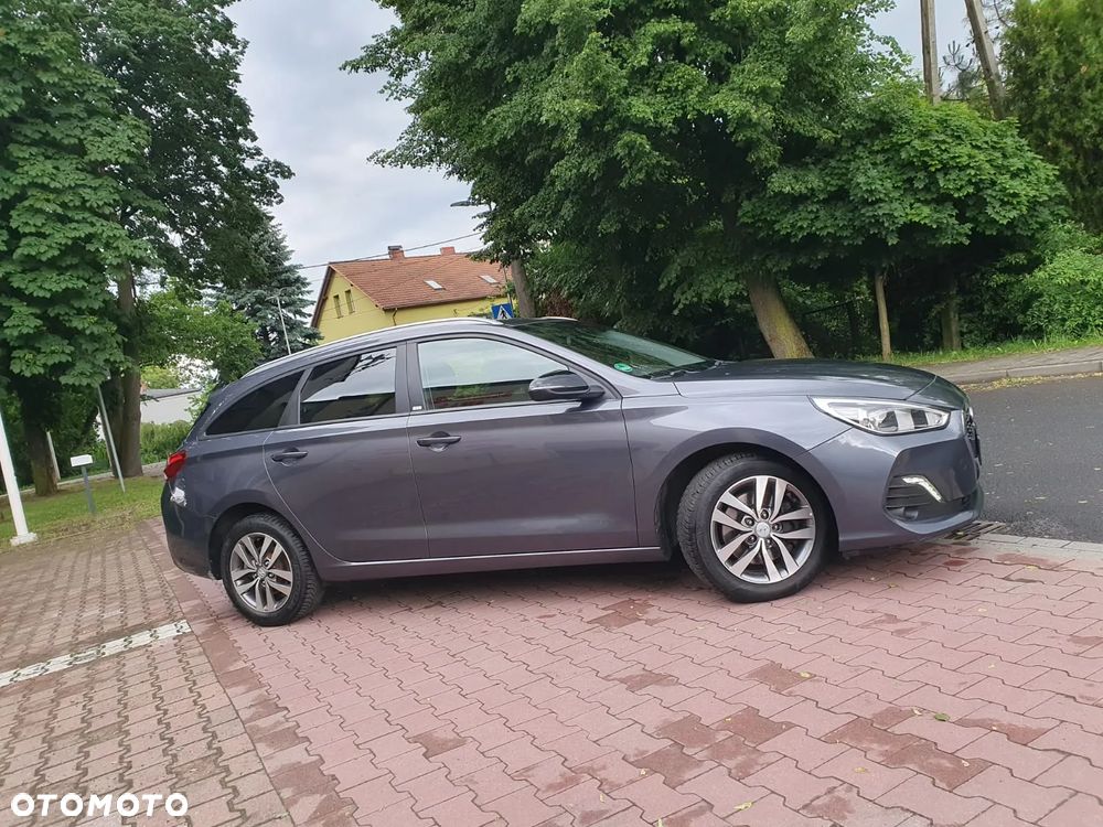 Hyundai i30 blue Kombi 1.4 YES Silver - 5