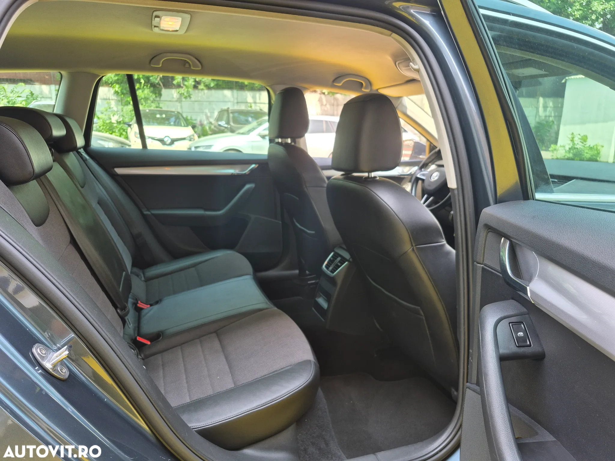 Skoda Octavia 1.6 TDI DSG Style - 13