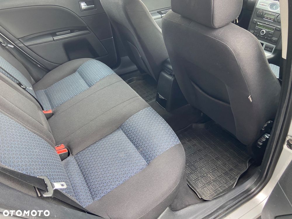 Ford Mondeo 1.8 Ghia - 14
