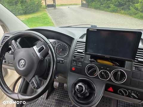 Volkswagen Caravelle - 8