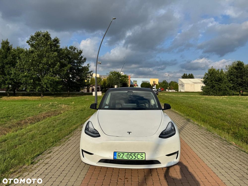 Tesla Model Y - 10