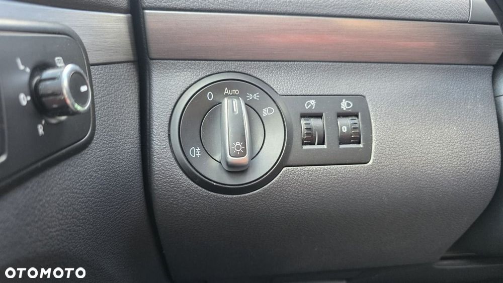 Volkswagen Touran - 16