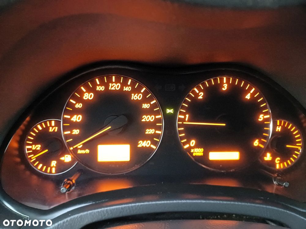 Toyota Avensis 2.0 D-4D Travel - 25