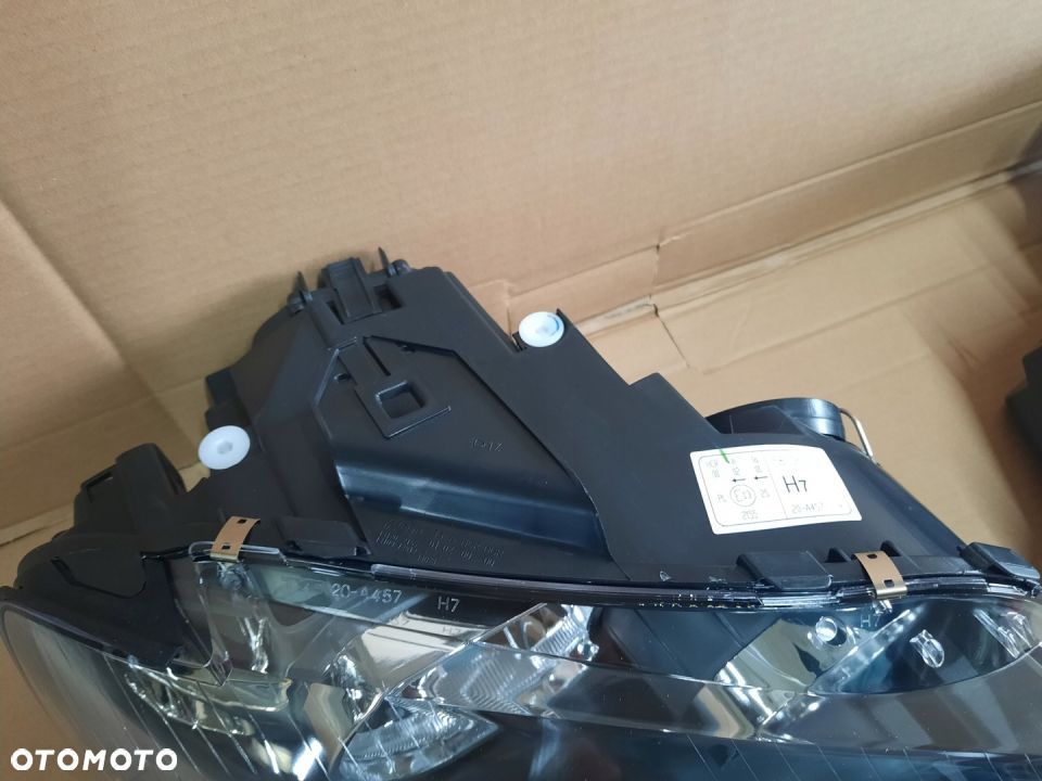 LAMPA REFLEKTOR PRZÓD AUDI A3 8P 03-08 3/5 D - 5