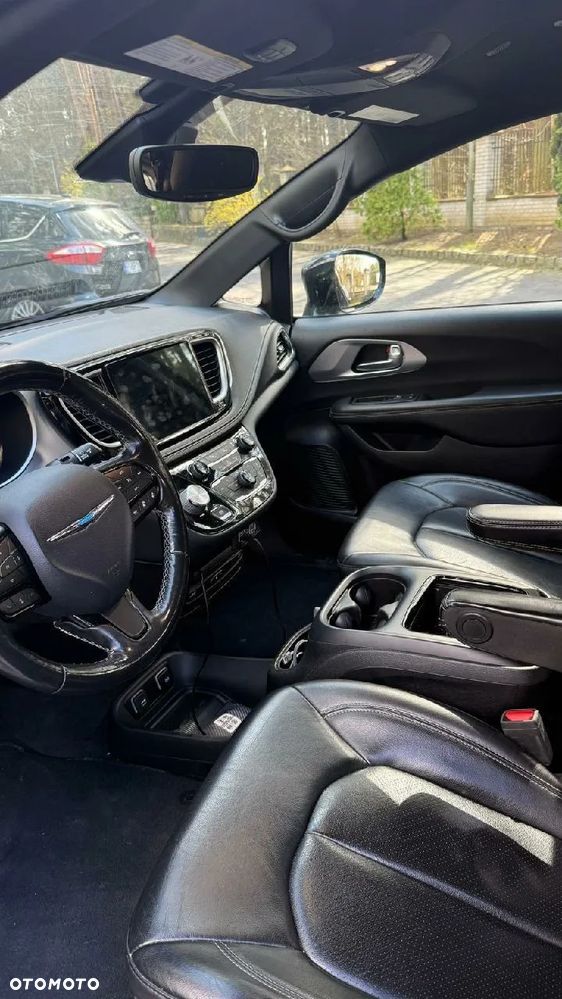 Chrysler Pacifica - 19