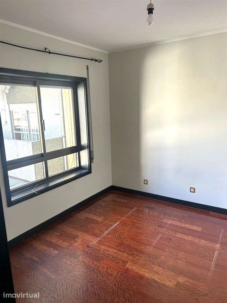 Luminoso T2 no 2.º Andar com 2 Frentes e Garagem – Rua das Doze Casas, - Grande imagem: 5/19