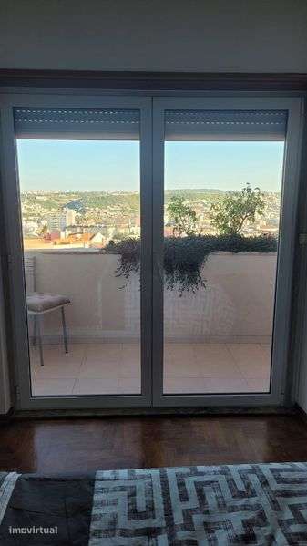 Arrendamento Apartamento T2 Odivelas com garagem