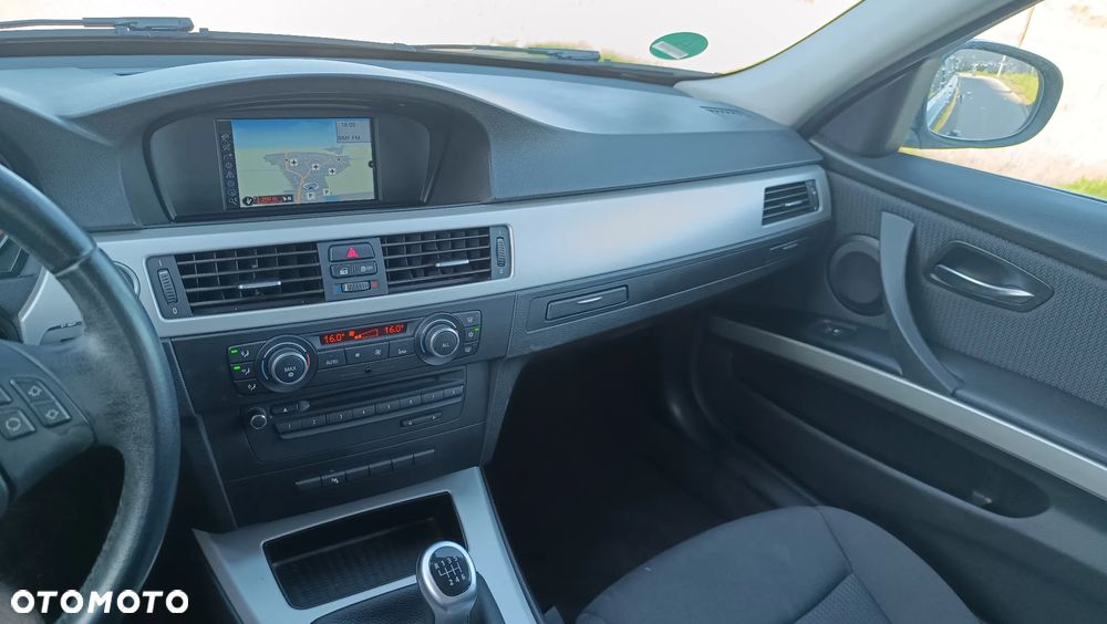 BMW Seria 3 330d DPF Edition Sport - 25