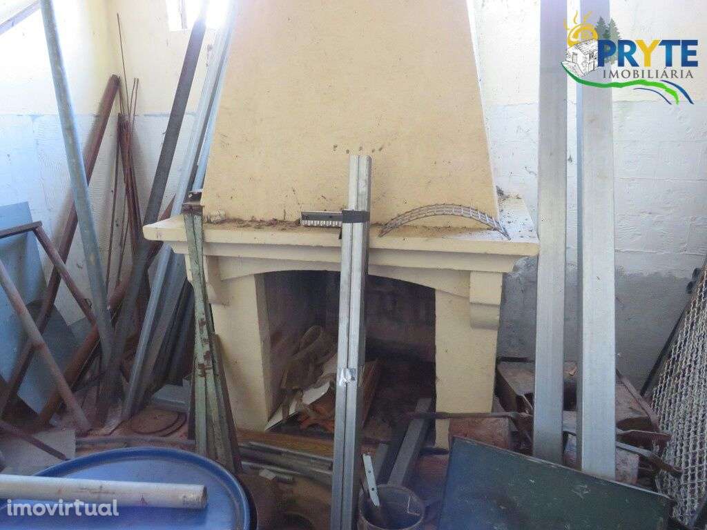 Pequena casa para terminar situada perto da Vila de Sobreira Formosa - Grande imagem: 5/18