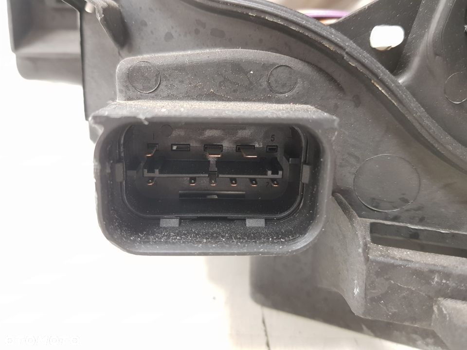 BMW 1 E81 E87 E82 LIFT LCI 04-11 LAMPA PRAWA PRZEDNIA PRZÓD ZWYKŁA IGŁA 7249650 - 7