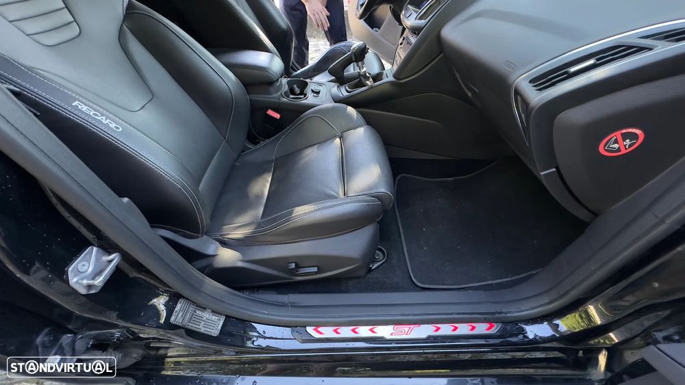 Ford Focus SW 2.0 EcoBoost ST - 16