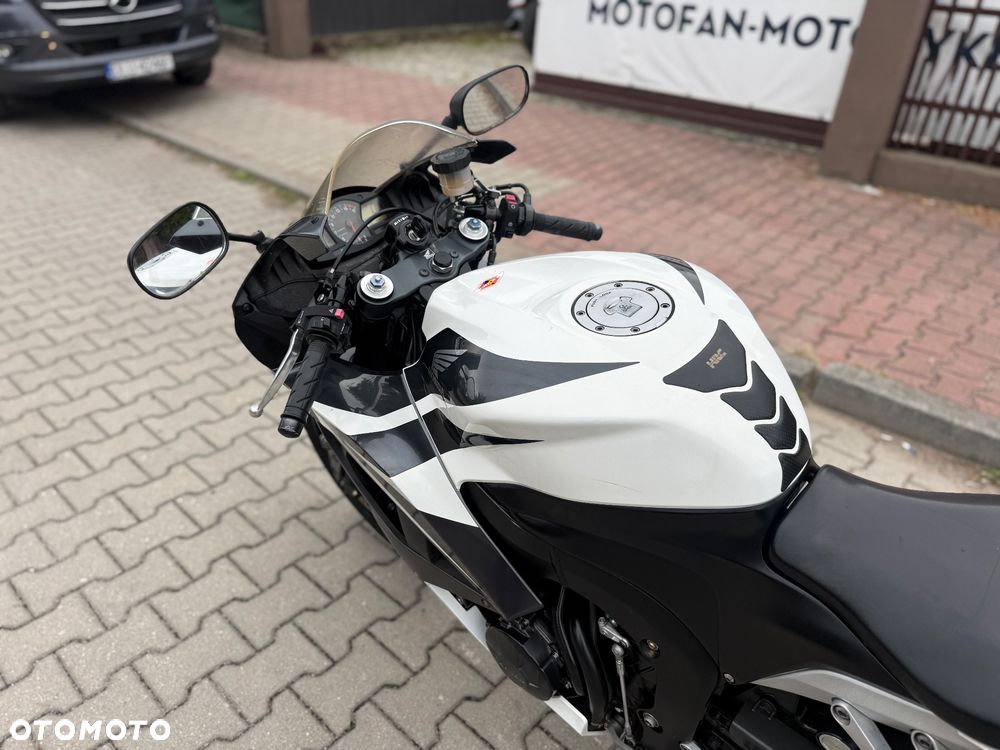 Honda CBR - 23