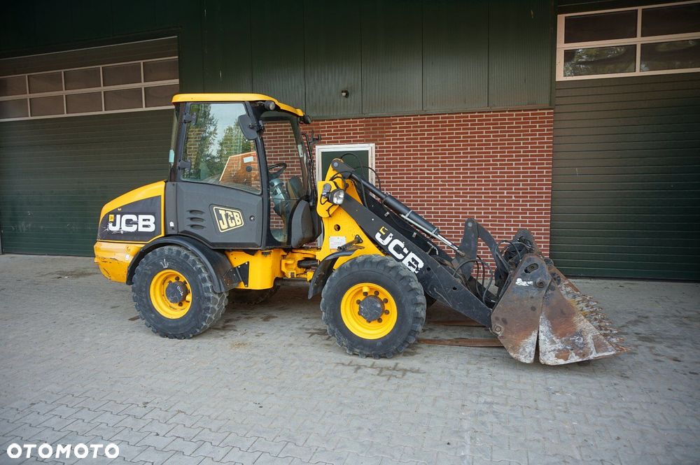 JCB 406 , ROK 2012 / 20 km/h  Łopata 4-1 i widły do ​​palet - 1
