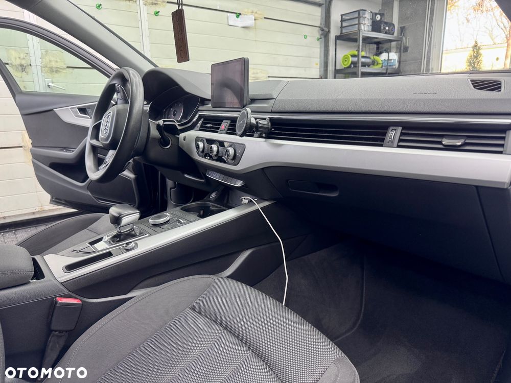 Audi A4 Avant 2.0 TDI S tronic - 14