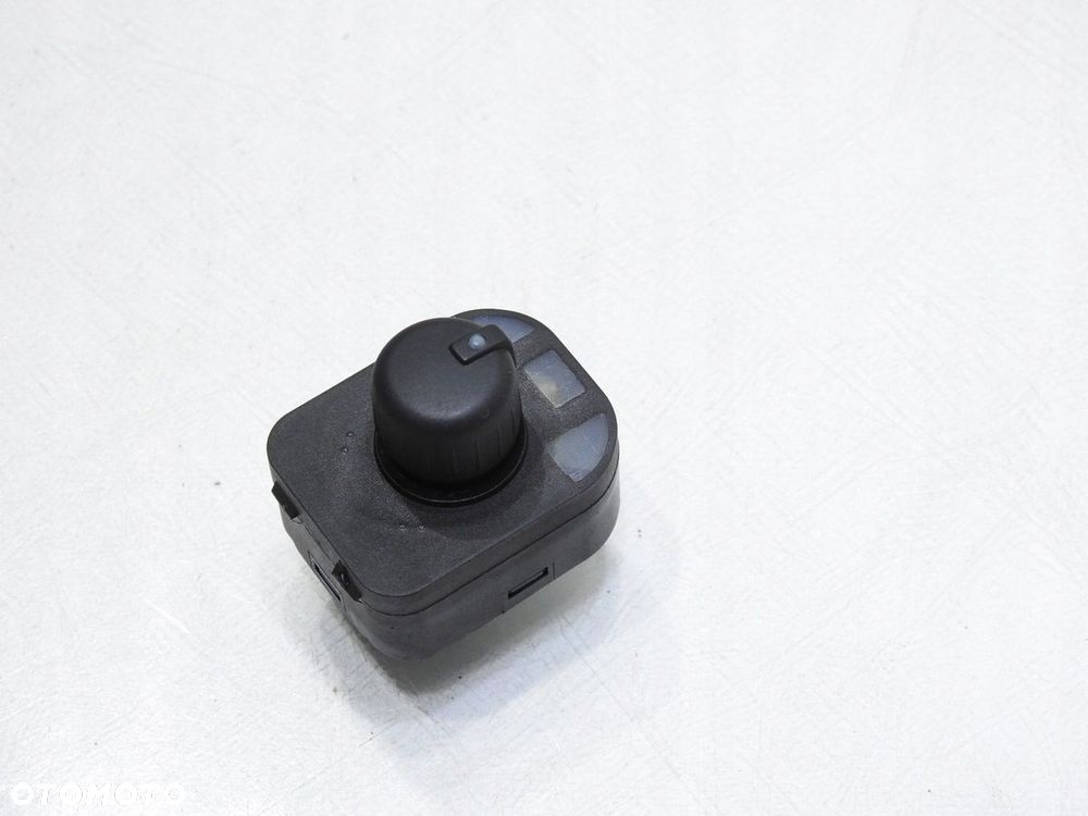 PRZEŁĄCZNIK REGULACJI LUSTEREK AUDI A3 8P LIFT - 4