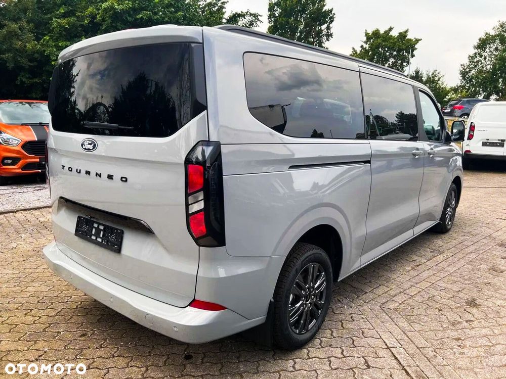 Ford Tourneo Custom - 8