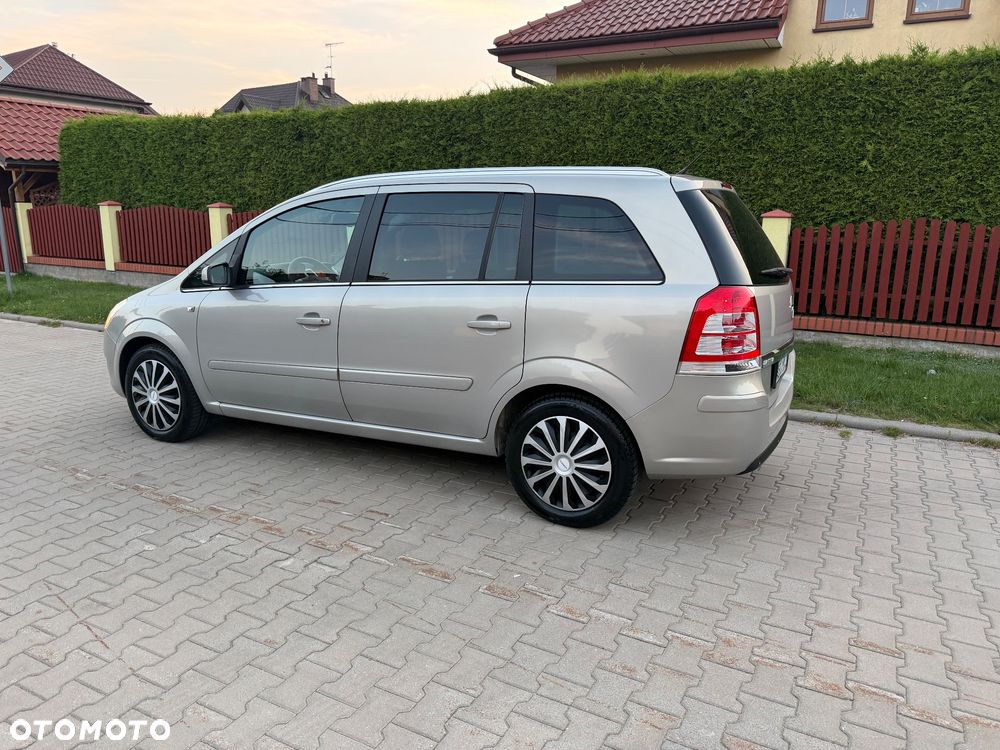 Opel Zafira 1.8 Easytronic Family Plus - 19