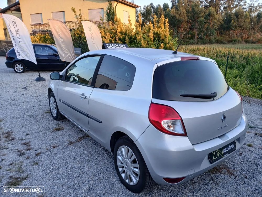 Renault Clio 1.2 16V GT - 12