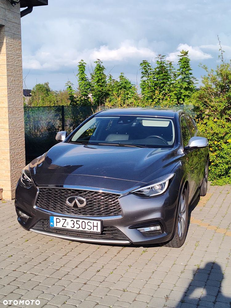 Infiniti Q30 - 2