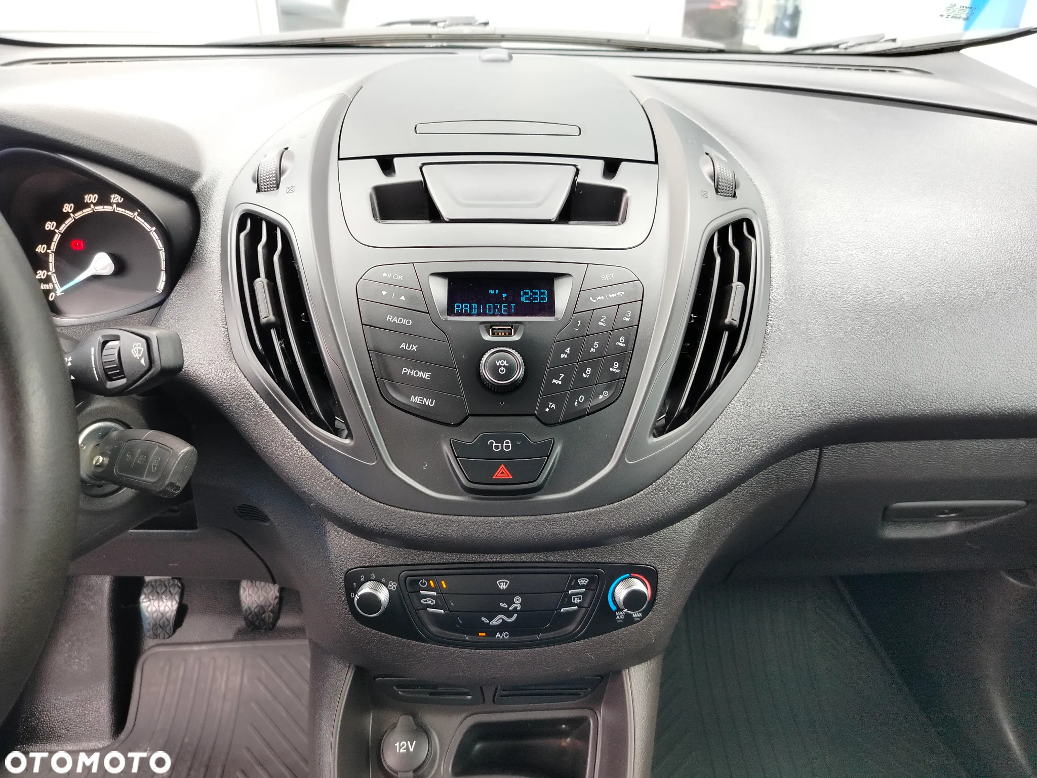 Ford Transit Courier - 10