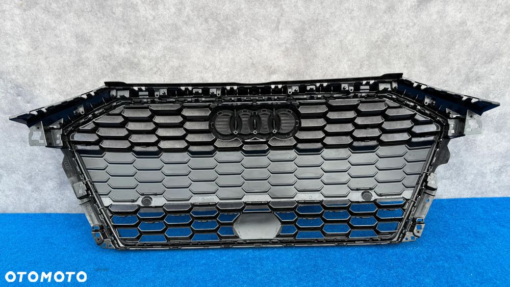 AUDI A3 8Y 2020+ ATRAPA GRILL BLACK LINE 8Y0853651A ATR/IP/4E NASZ NUMER MAGAZYNOWY : ATR/IP/4E NUMER FABRYCZNY SERWISOWY : 8Y0853651A CZĘŚĆ JEST ORYGINALNA - 4