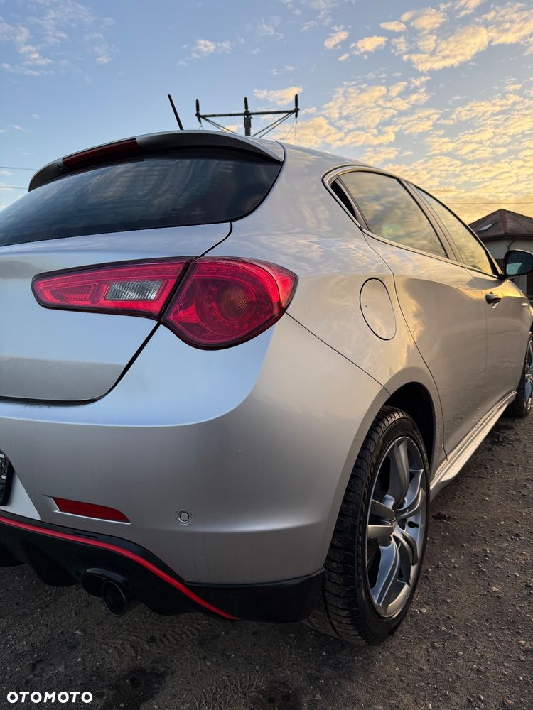 Alfa Romeo Giulietta 1.6 JTDM Veloce - 9