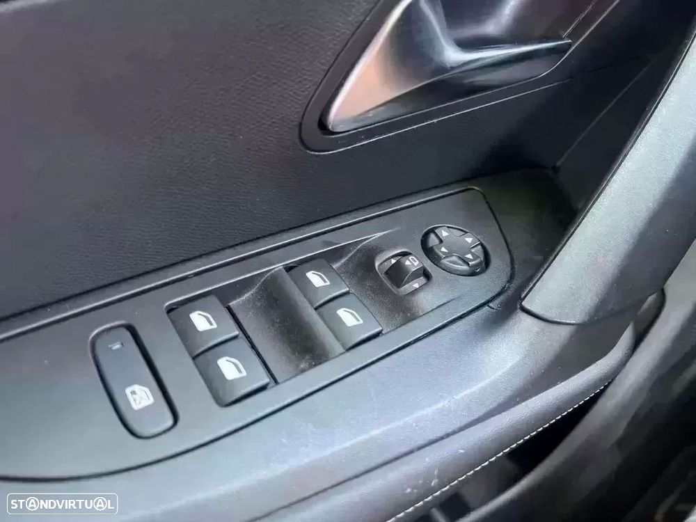 Peugeot e-2008 50 kWh Allure Pack - 41