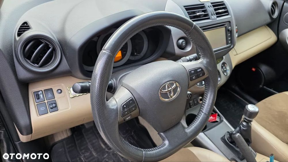 Toyota RAV4 2.2 D-4D Premium - 12