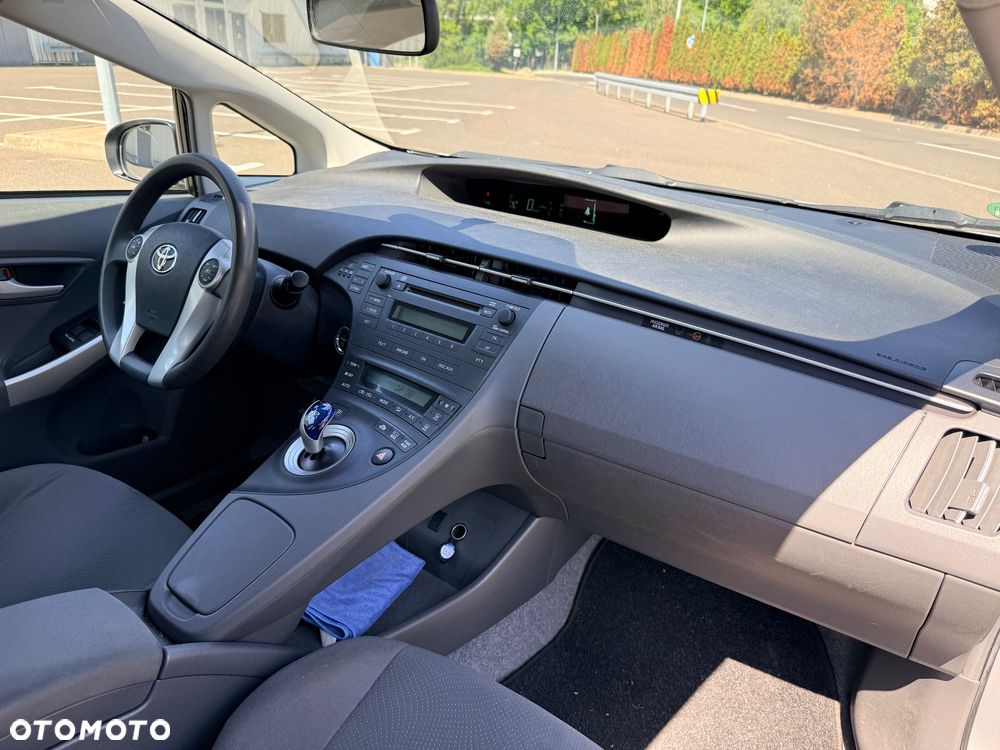 Toyota Prius - 25