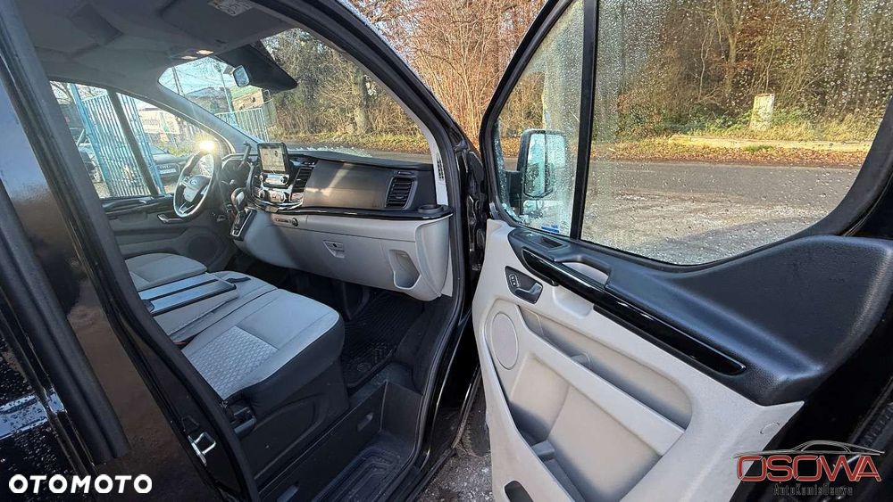 Ford Tourneo Custom - 22