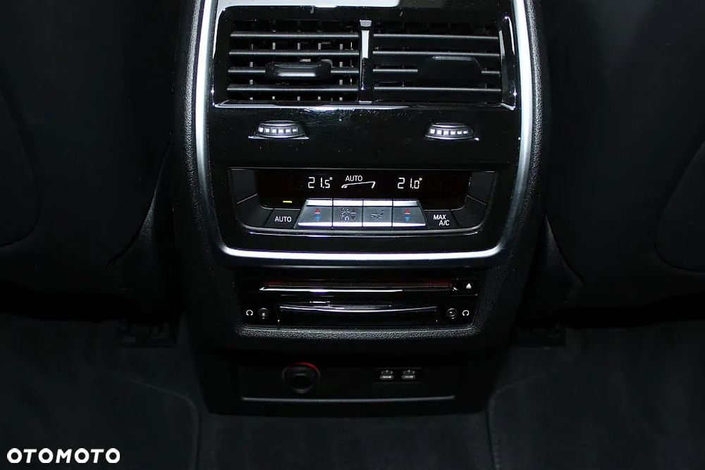 BMW X7 - 25