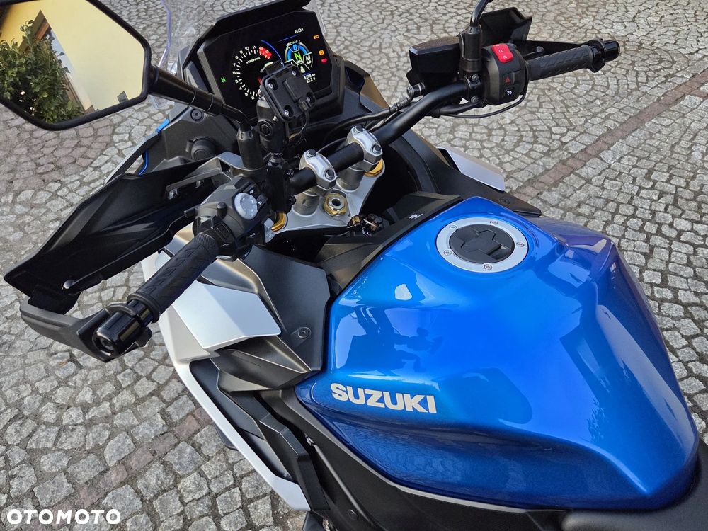 Suzuki GSX - 23