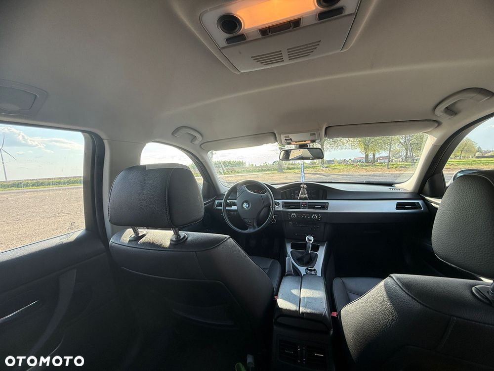 BMW Seria 3 325i xDrive - 7