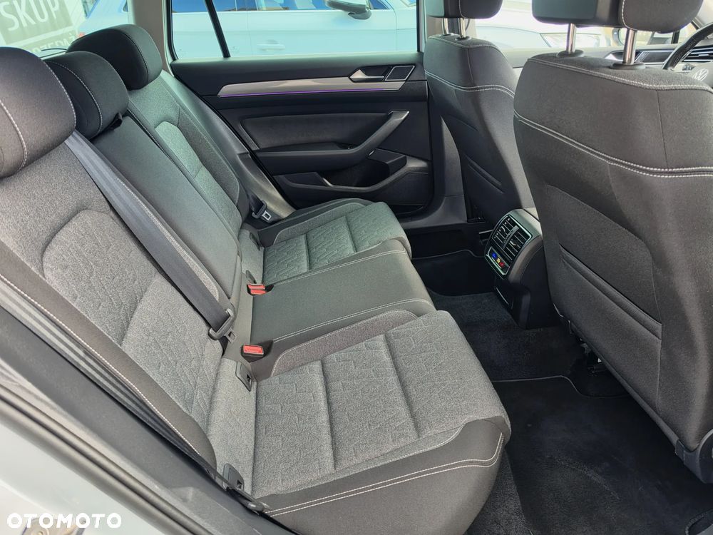 Volkswagen Passat Variant 2.0 TDI SCR DSG Conceptline - 23