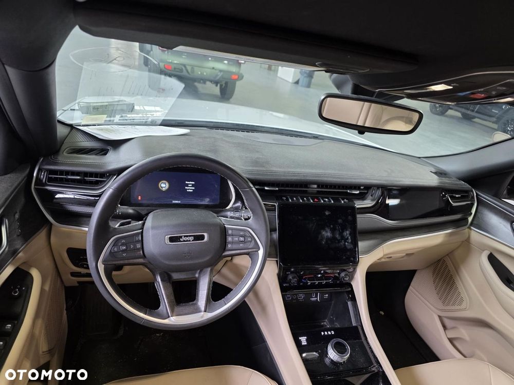 Jeep Grand Cherokee - 13