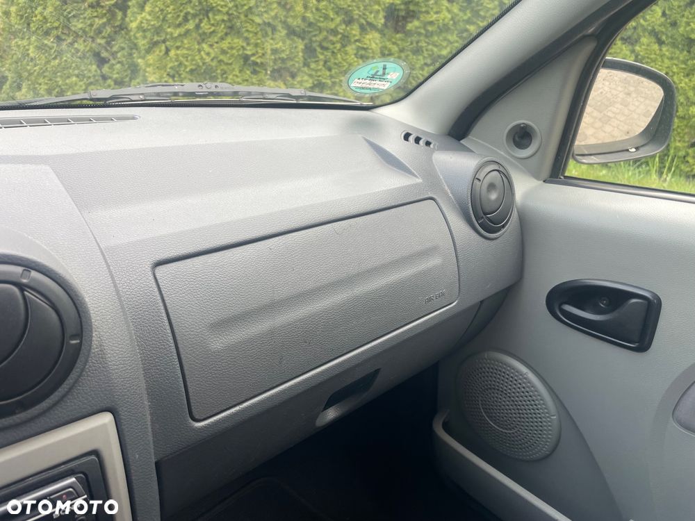 Dacia Logan 1.6 Ambiance - 15