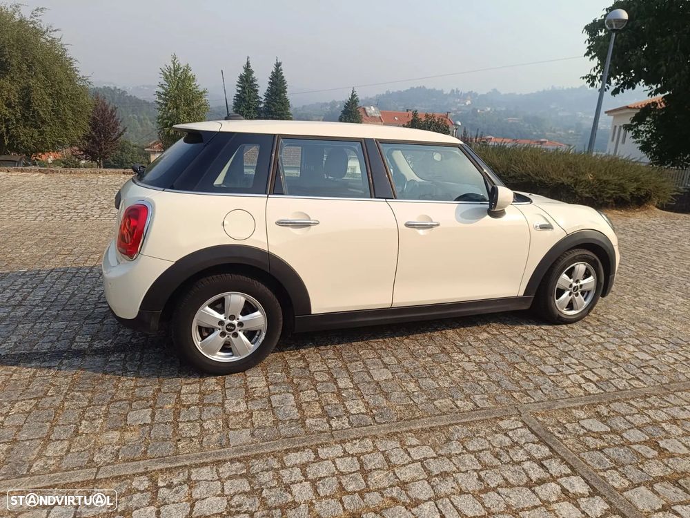 MINI 5 Portas Cooper Essential - 7