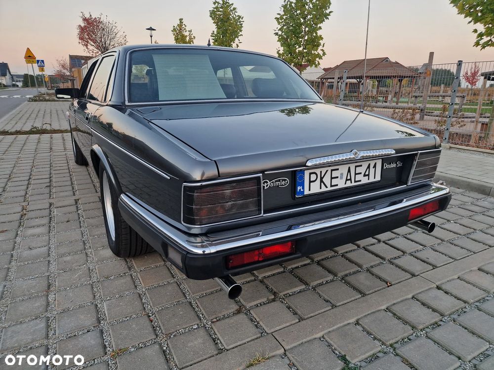 Jaguar Daimler Double Six - 6