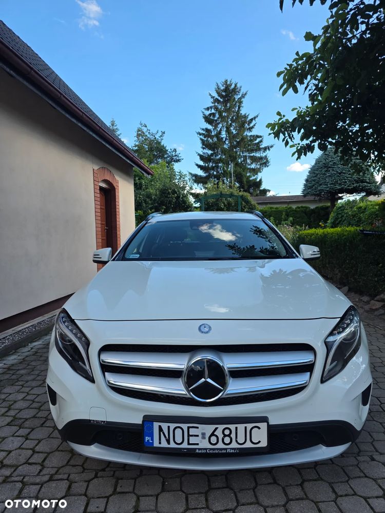 Mercedes-Benz GLA - 9
